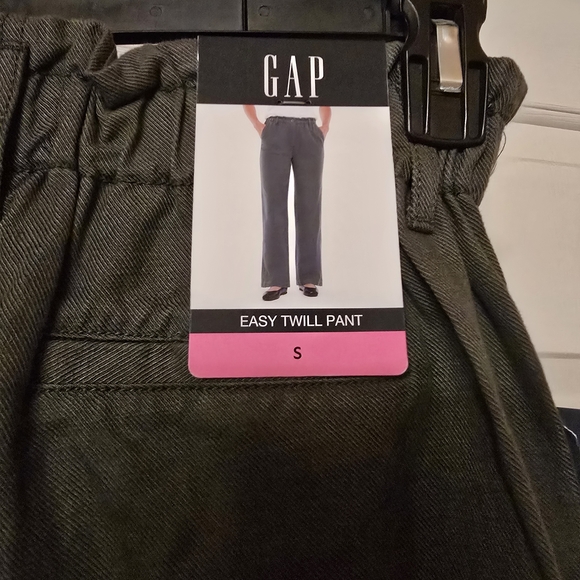 GAP Women's Olive Straight Leg Pants - Picture 3 of 8
